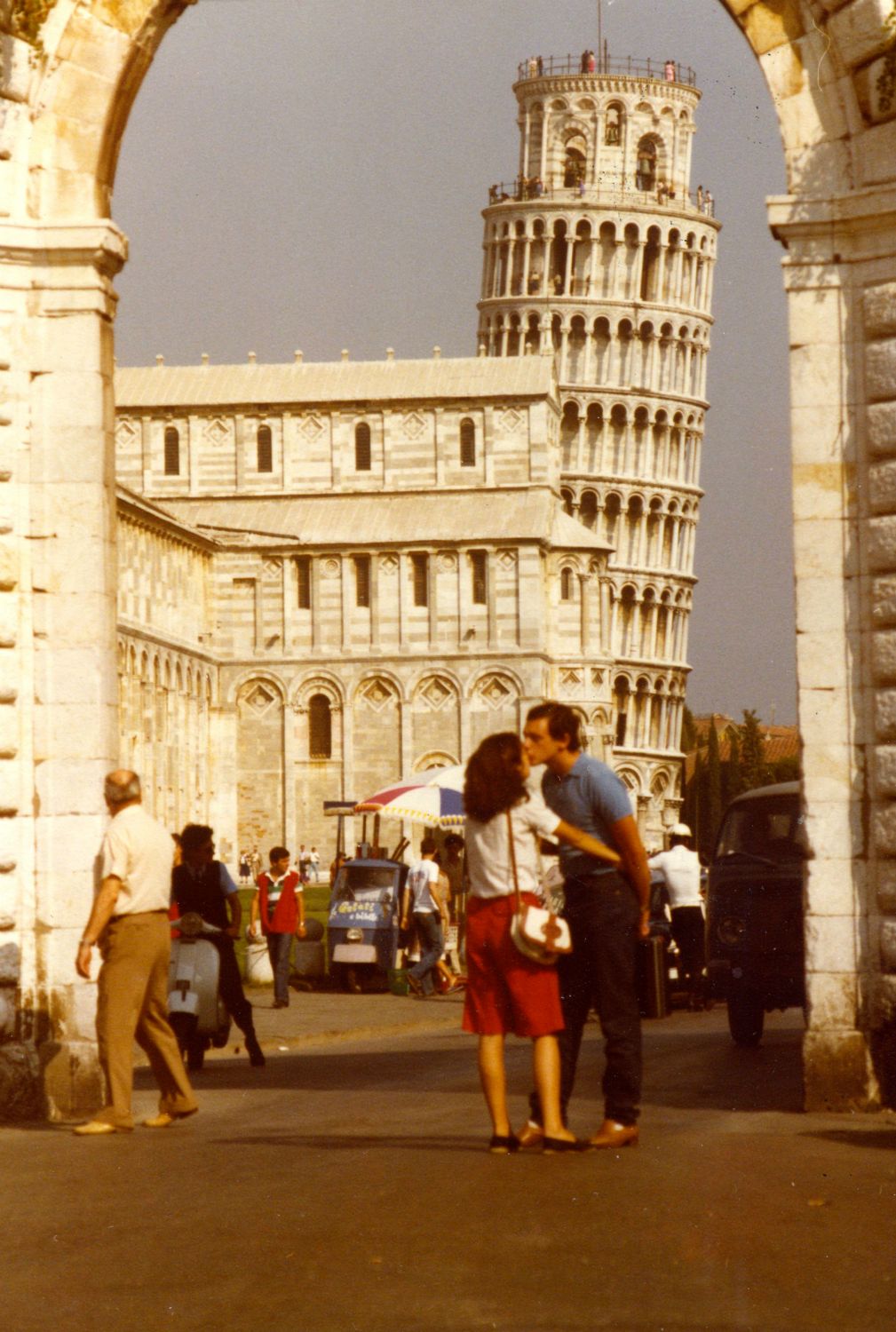 På tur til Pisa, her kysses der...