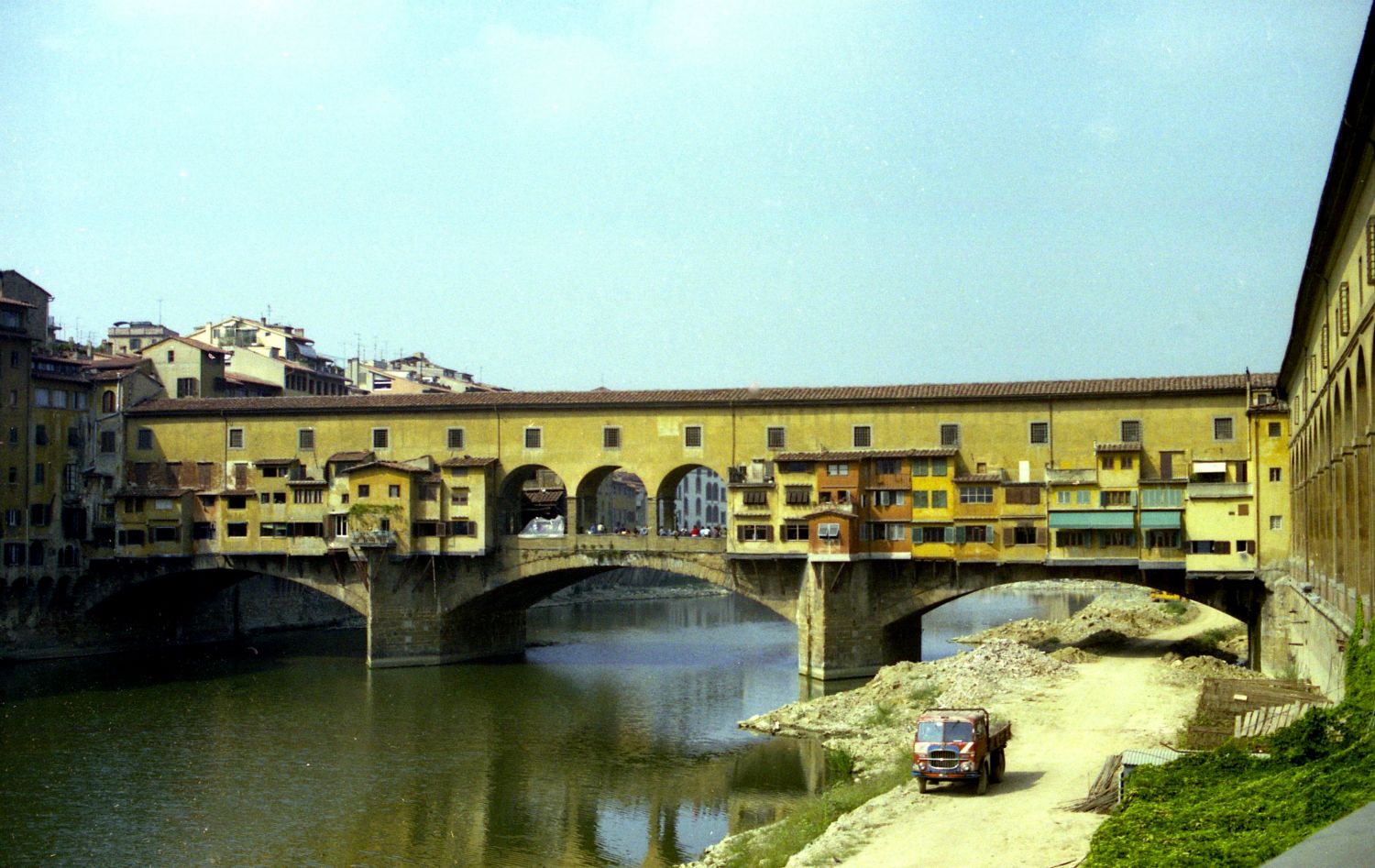 ...hvor vi ser på Ponte Vecchio...