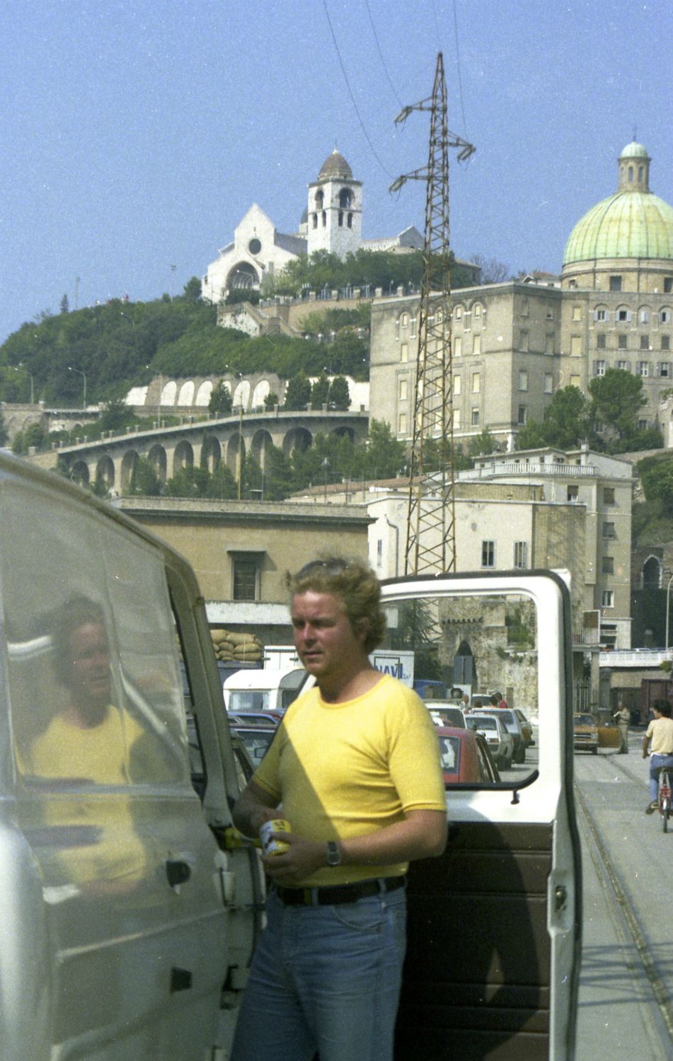 Vi kører til Ancona, i håb om at der er fint der...
