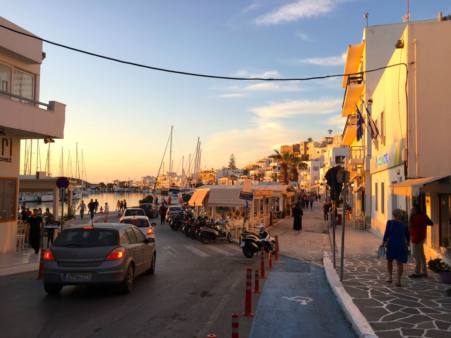 Havnefronten i Naxos by.