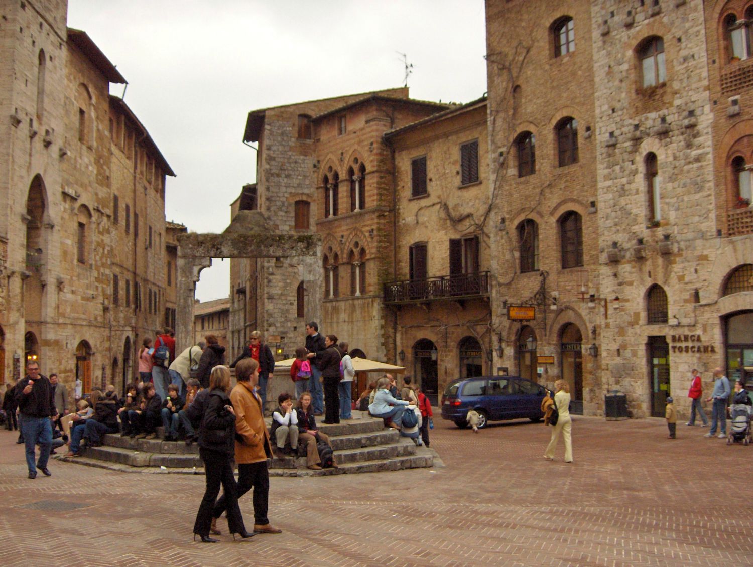 Piazza della Cisterna