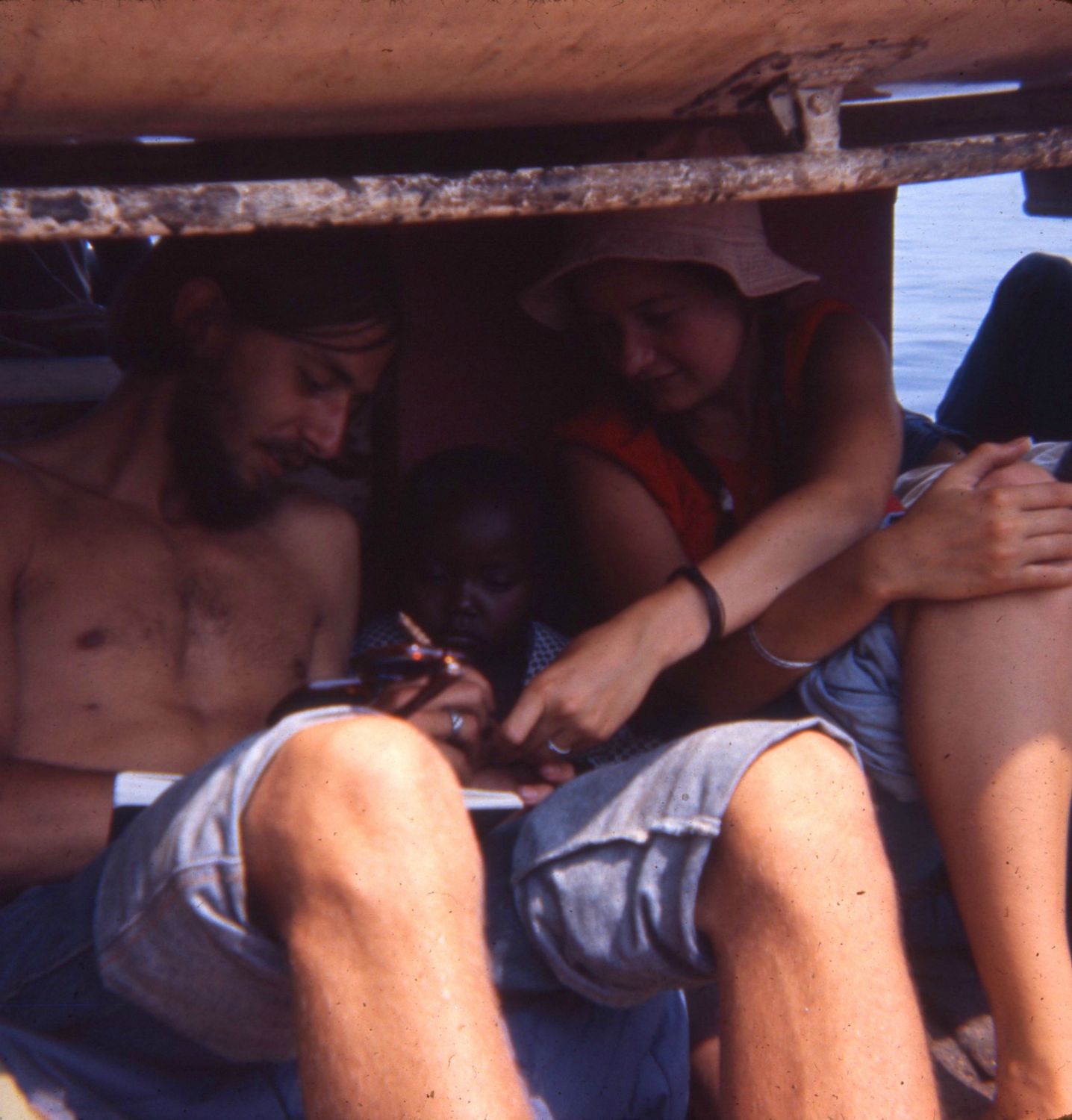 På færge på Tanganyikaøen på vej fra Burundi sammen med Jens' kusine Charlotte