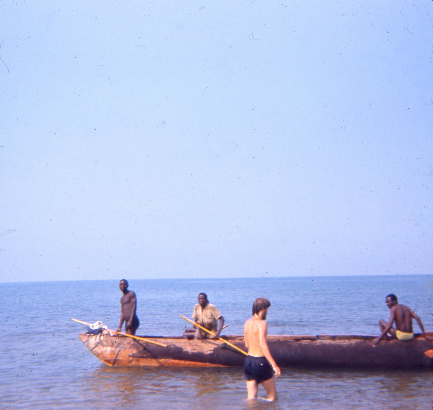 Badning og kano i Tanganyikasøen, men så kom en flodhest