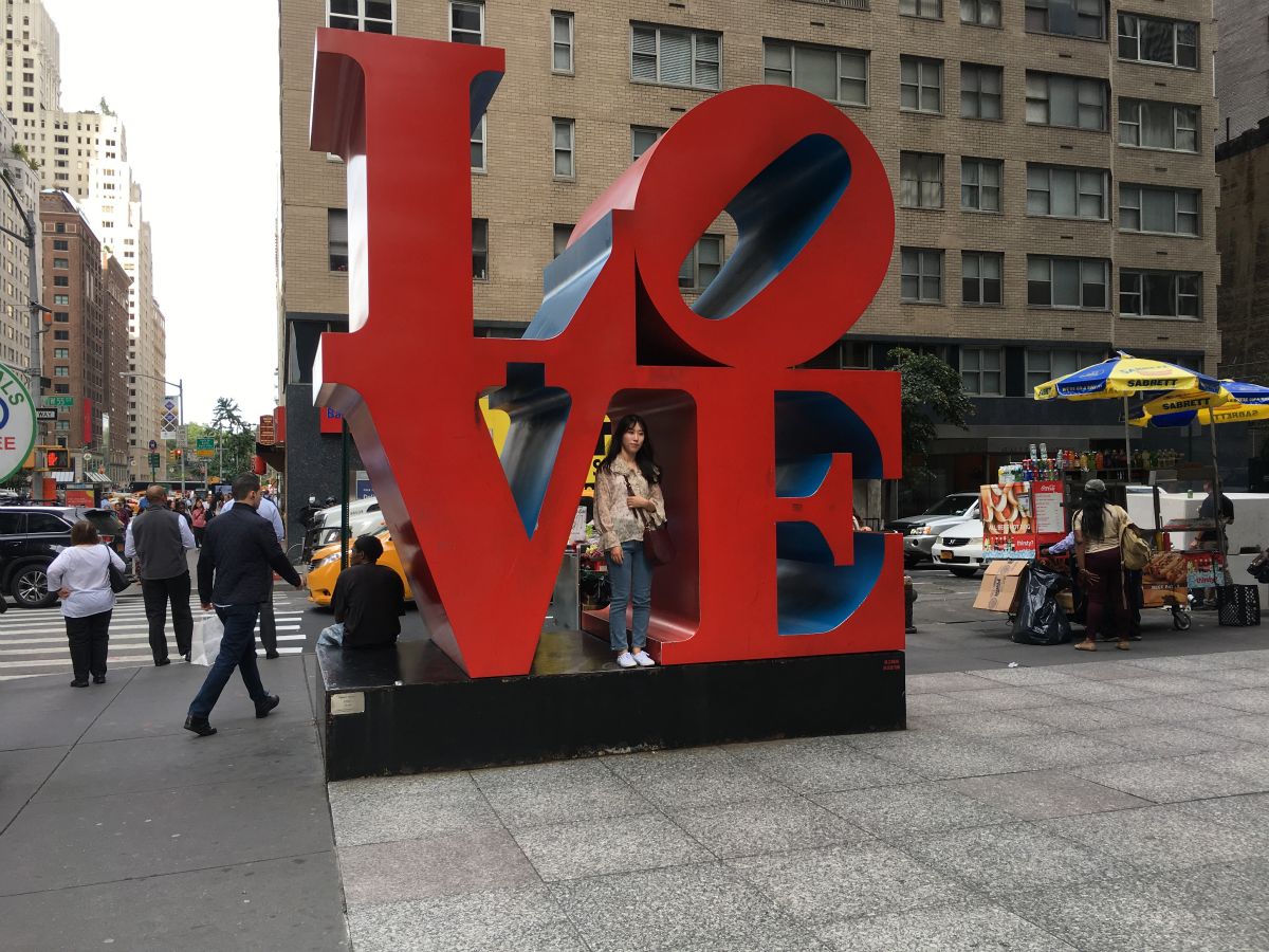 Kendt skulptur af Robert Indiana