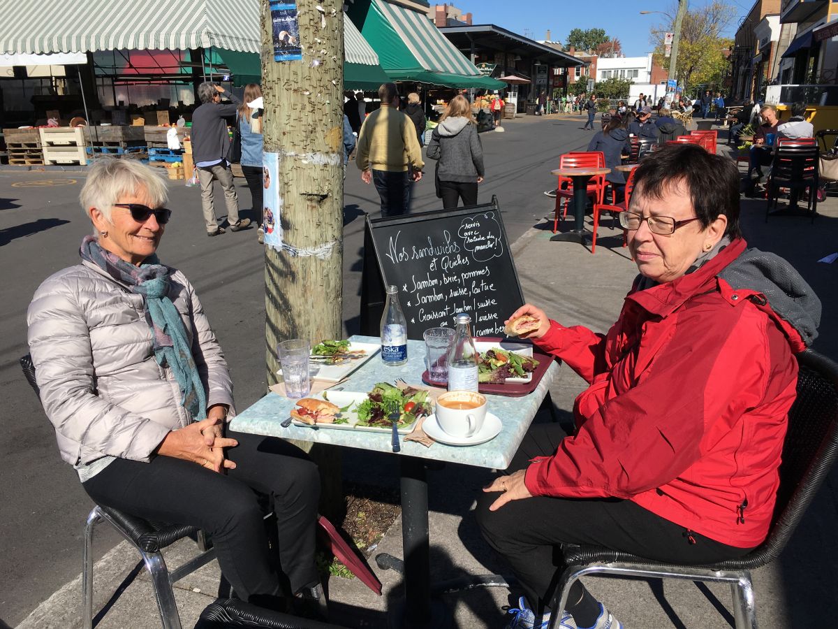 Frokost ved Marche Jean Talon (marked) i Petite Italy