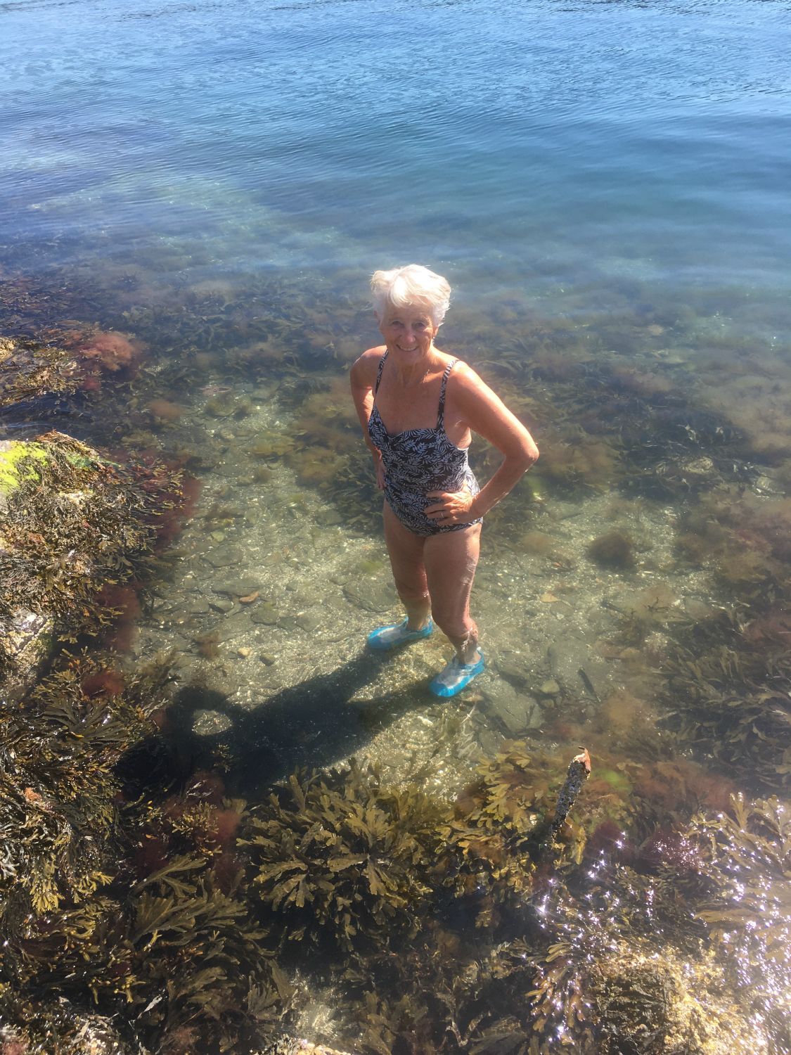 ...og fruen bader på øyas beste strand(!)