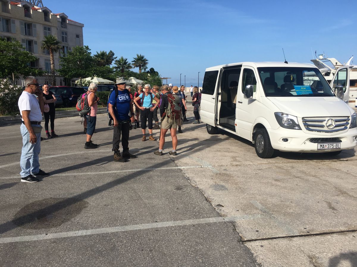Torsdag morgen hentes vi af to minibusser som skal køre os til Biokovo-bjergene.