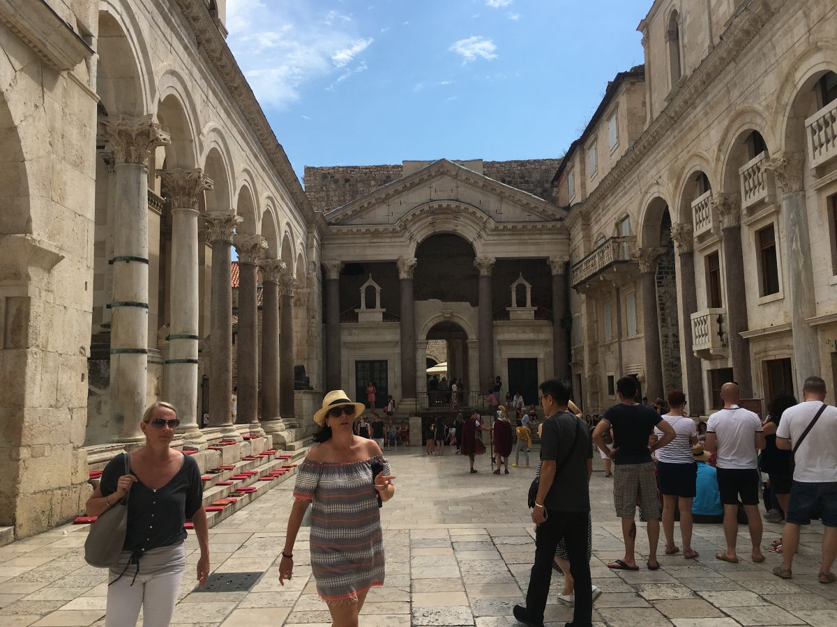 Vi når en sidste rundtur i Split, her er det Diocletians palads...