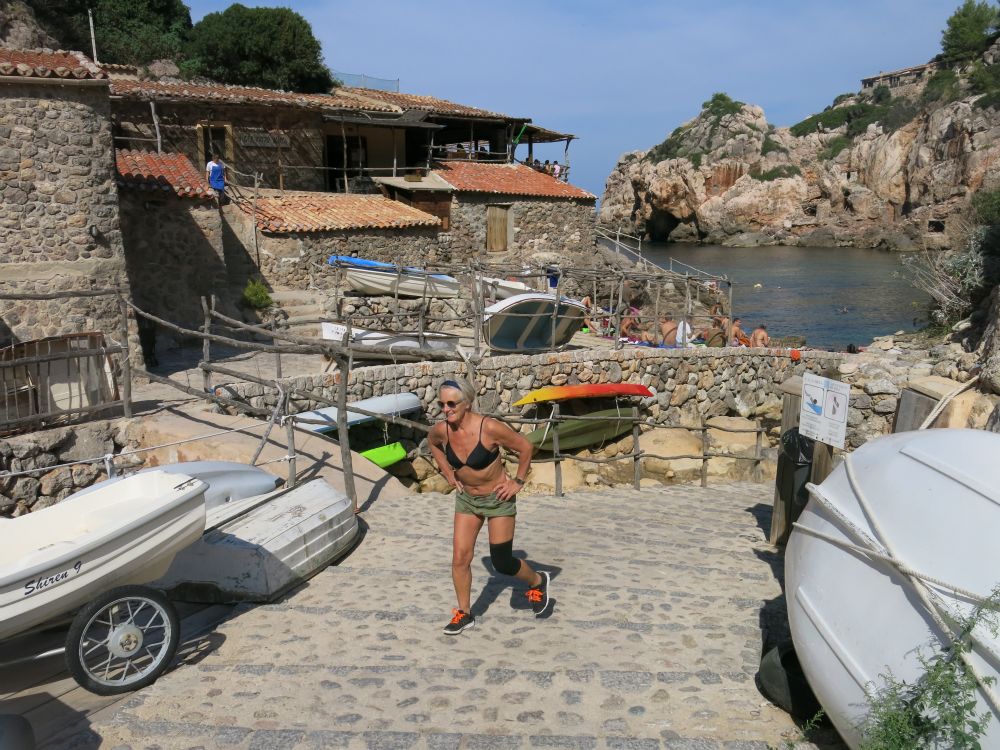 Cala de Deia er primært en havn, men samtidig en af de få "strande" på nordvestkysten af Mallorca