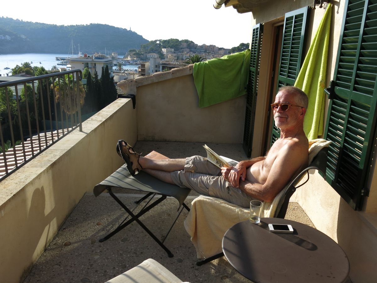 ...og snart sidder vi på terrasse på Hotel es Port