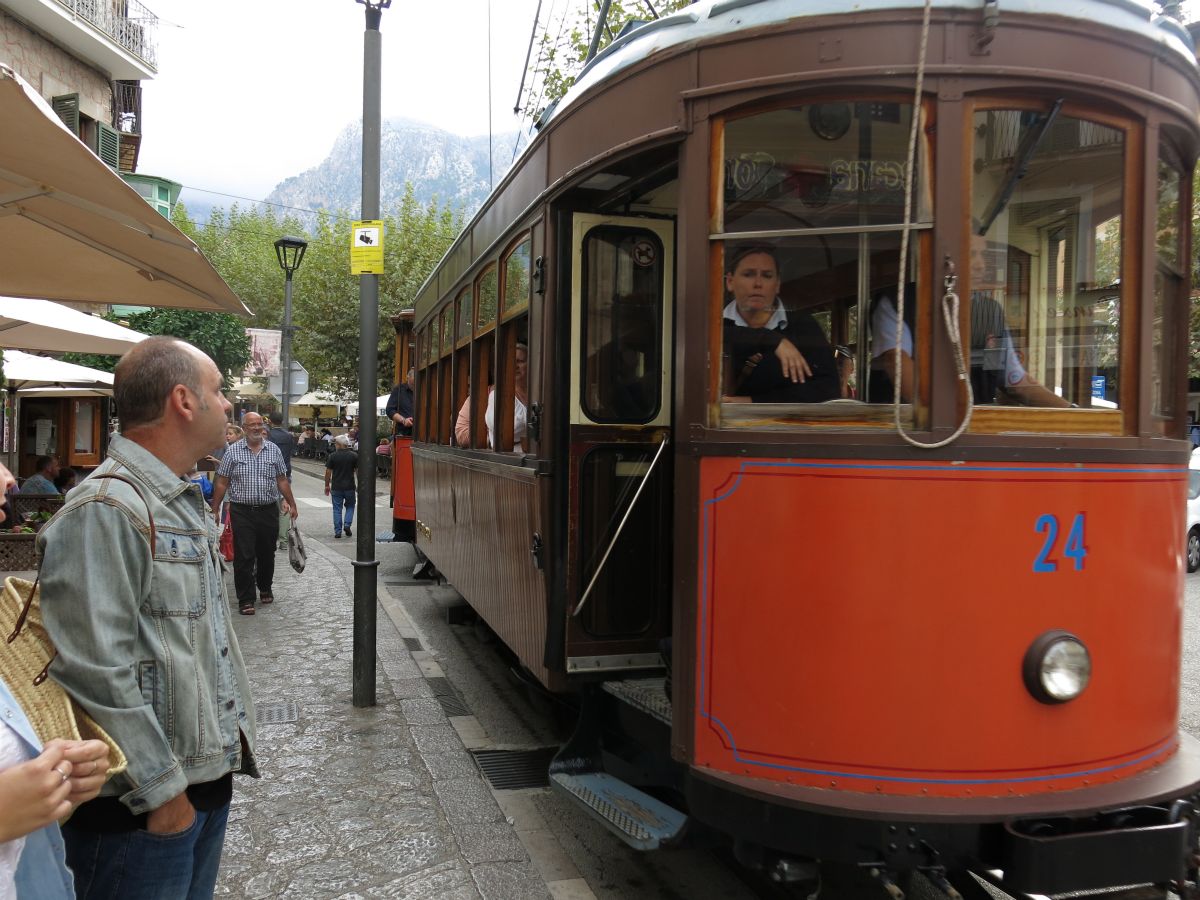Næste morgen tager vi sporvognen til Soller