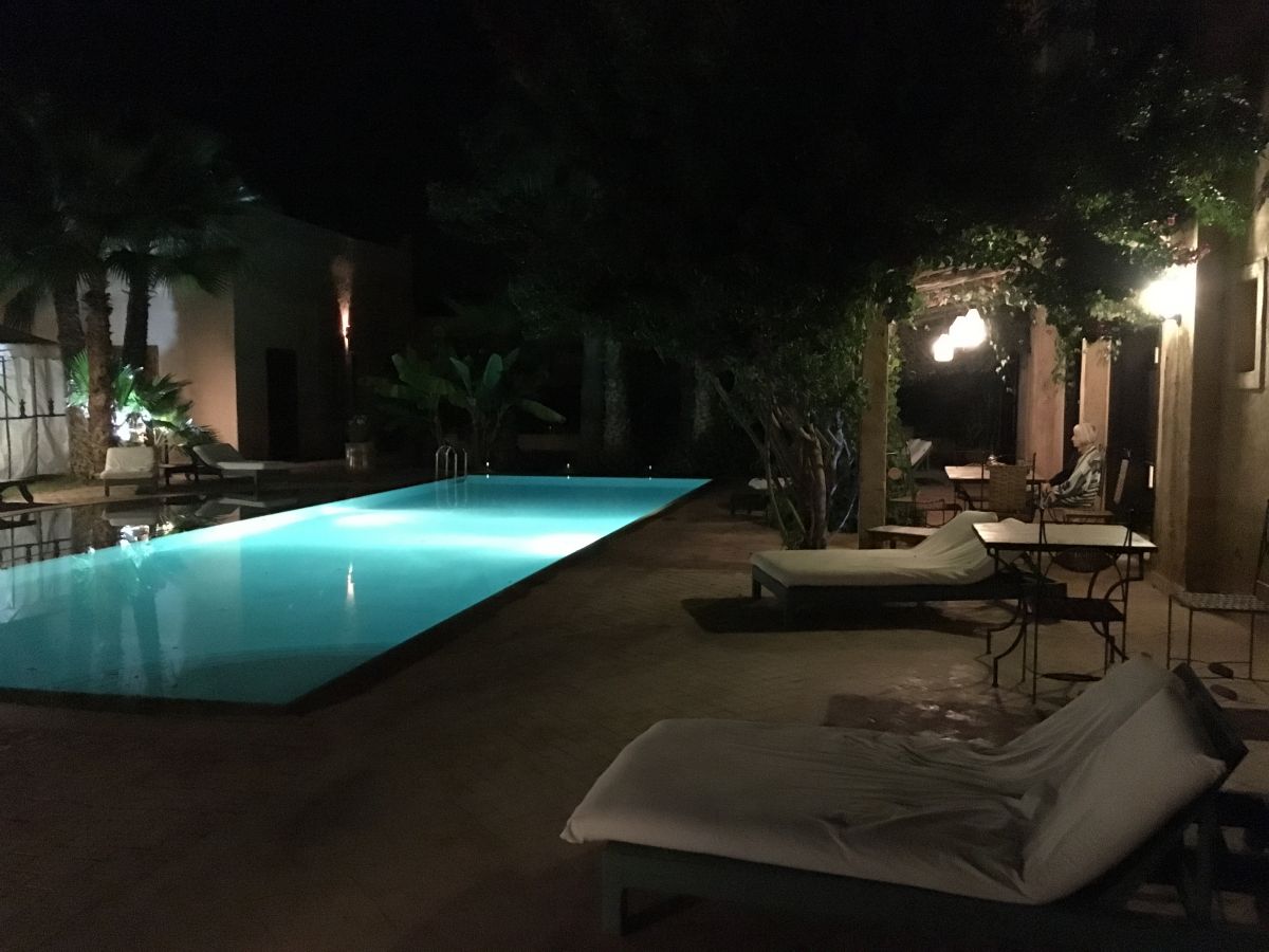 Vi har værelse med udgang til have og swimmingpool