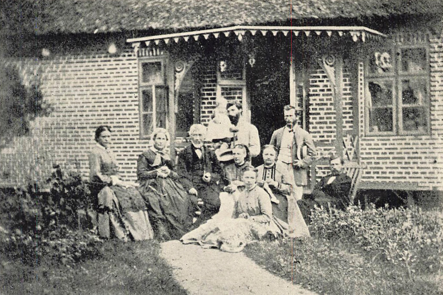 Familien foran Hvorslev Præstegaard