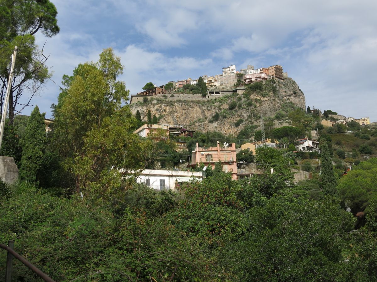 Castelmola, 300 højdemeter over Taormina – der vil vi op...