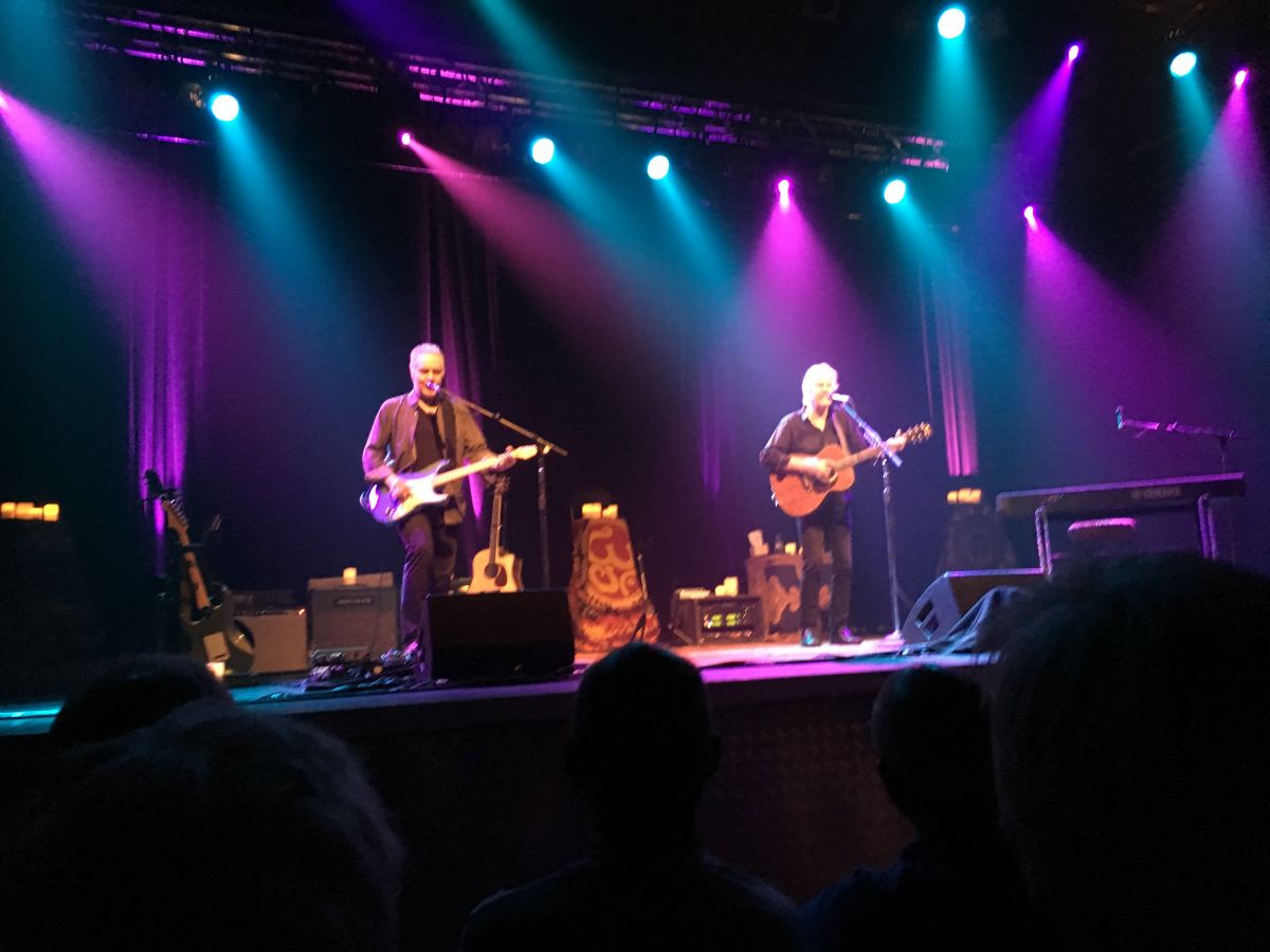 Vi starter sommeren med at gå på Graham Nash-koncert i Amager Bio. Vi fejrer at det er 50 år siden (!) at Anne-Grete var på koncert med ham første gang